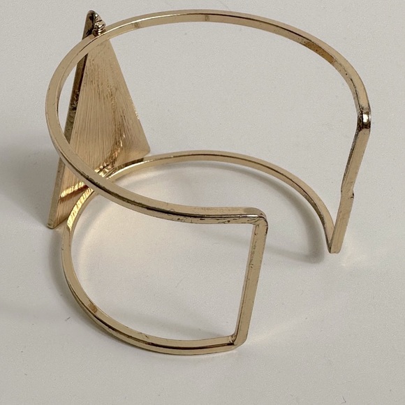 Triangular Design Cuff Bracelet - Picture 6 of 8